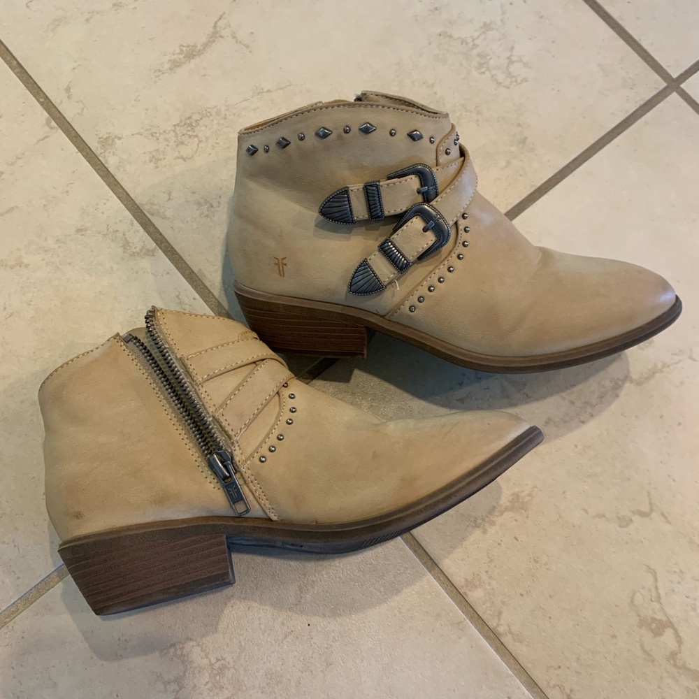 Frye boots size 4  ( womens 6)